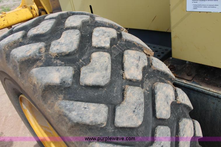 image for item F7987 2005 Komatsu GD675 motor grader