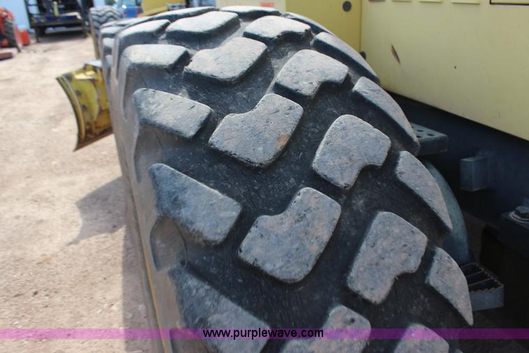 image for item F7987 2005 Komatsu GD675 motor grader