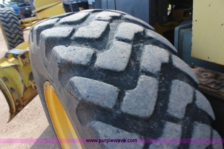 image for item F7987 2005 Komatsu GD675 motor grader