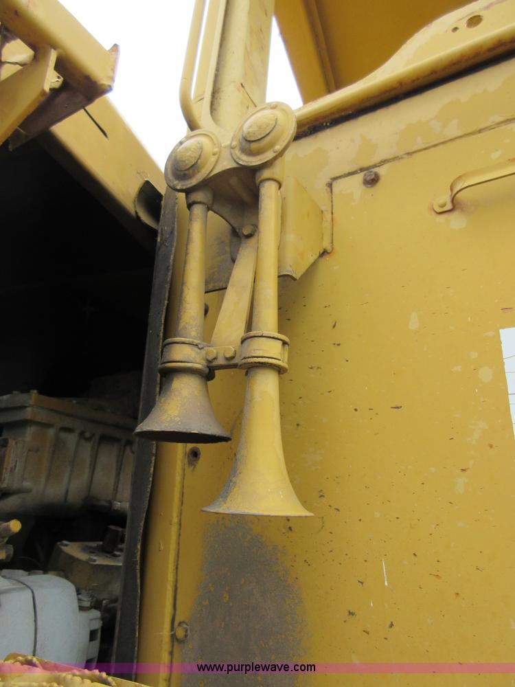 image for item H4149 1972 Caterpillar 623B elevating scraper