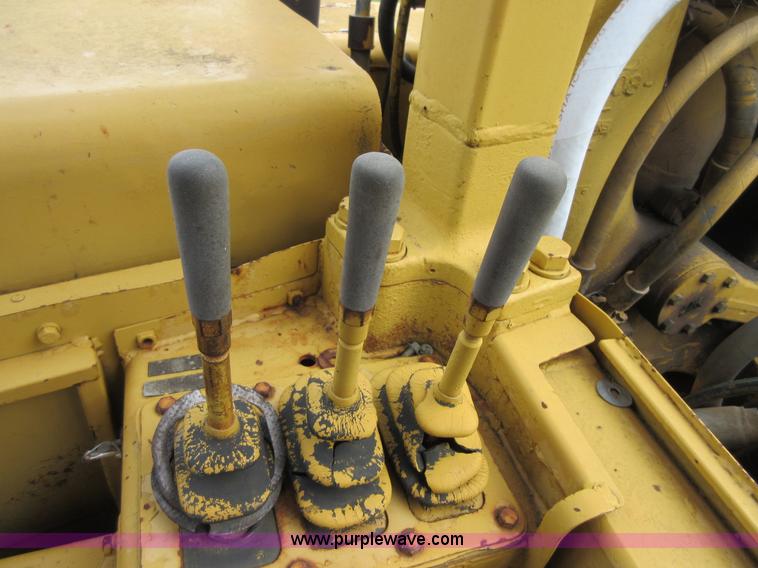 image for item H4149 1972 Caterpillar 623B elevating scraper