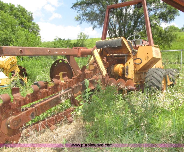 image for item H4539 1988 Case 760 trencher