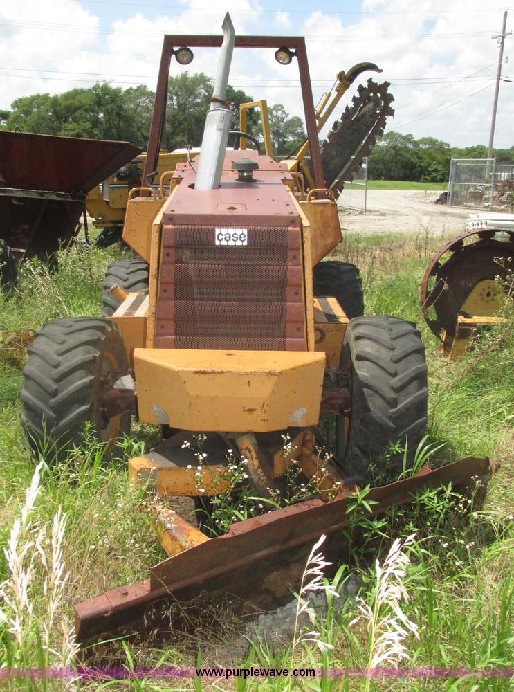 image for item H4539 1988 Case 760 trencher