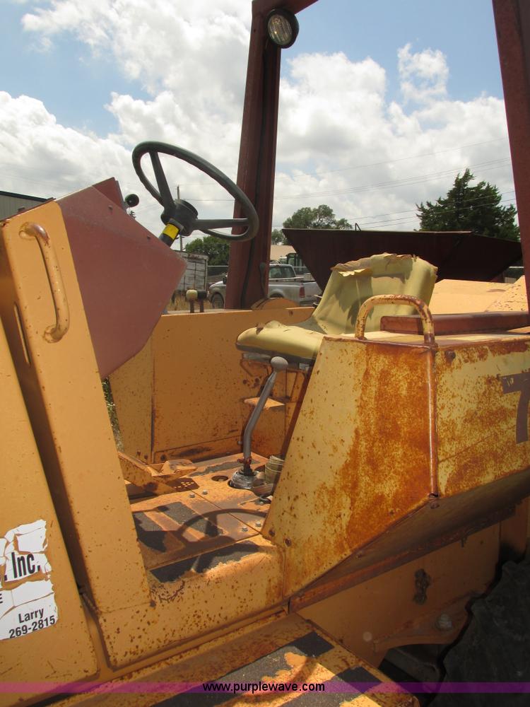 image for item H4539 1988 Case 760 trencher