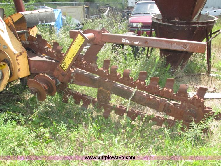 image for item H4539 1988 Case 760 trencher