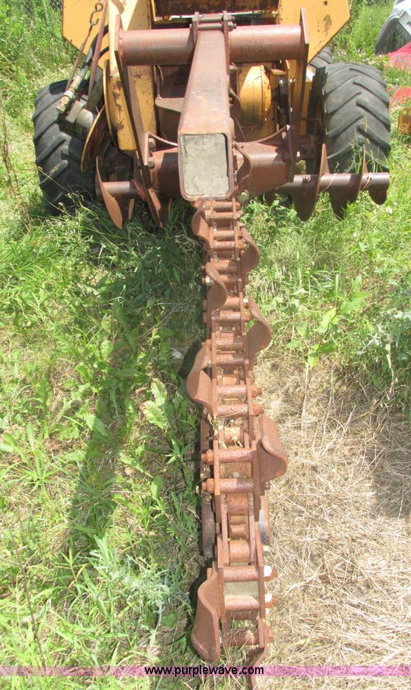 image for item H4539 1988 Case 760 trencher