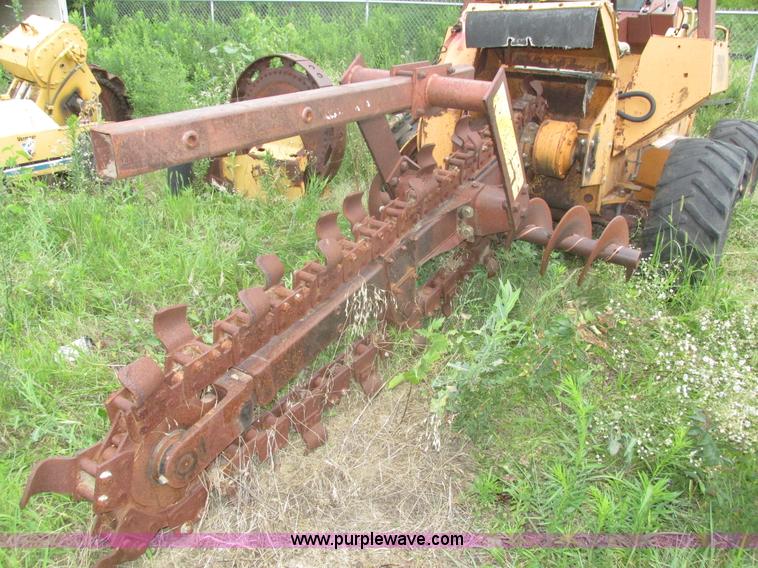 image for item H4539 1988 Case 760 trencher