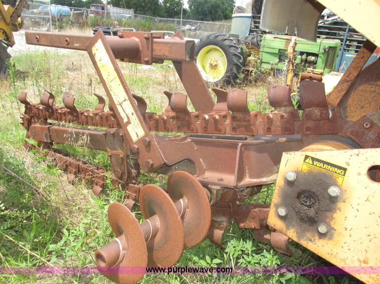 image for item H4539 1988 Case 760 trencher