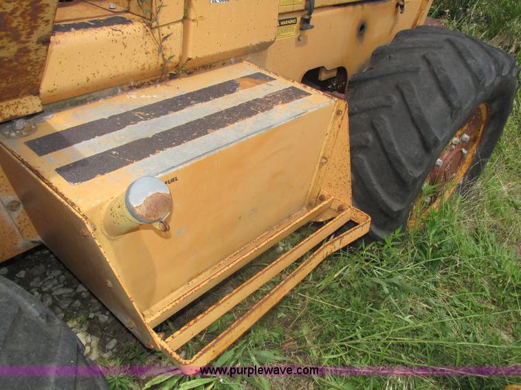 image for item H4539 1988 Case 760 trencher