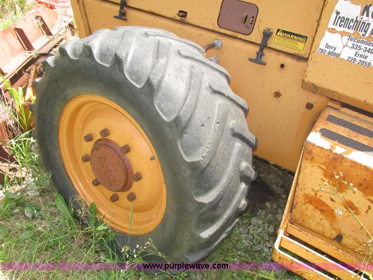 image for item H4539 1988 Case 760 trencher