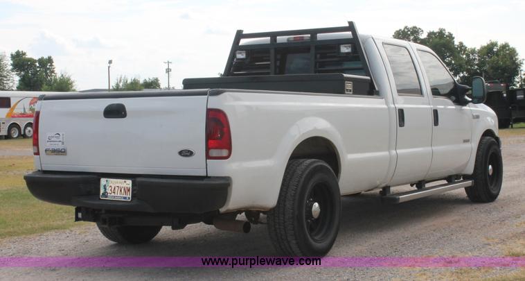 image for item H8146 2006 Ford F350 Super Duty XL Crew Cab pickup truck