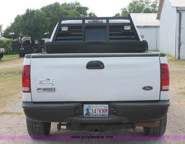 image for item H8146 2006 Ford F350 Super Duty XL Crew Cab pickup truck