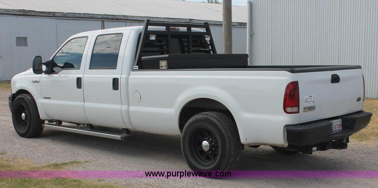 image for item H8146 2006 Ford F350 Super Duty XL Crew Cab pickup truck