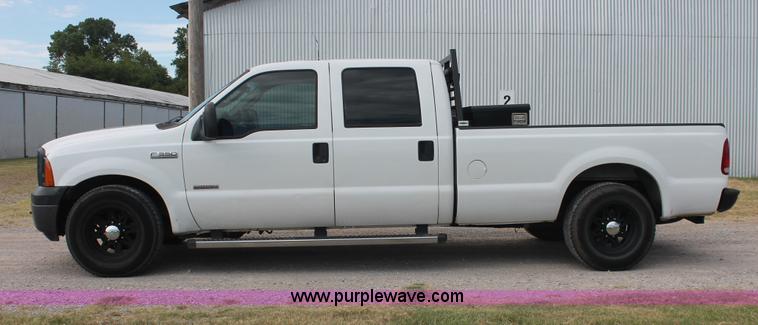 image for item H8146 2006 Ford F350 Super Duty XL Crew Cab pickup truck