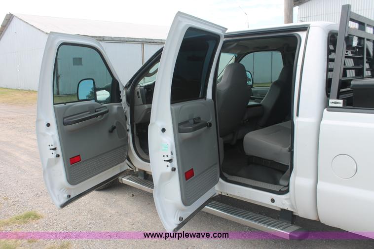 image for item H8146 2006 Ford F350 Super Duty XL Crew Cab pickup truck