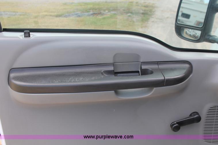 image for item H8146 2006 Ford F350 Super Duty XL Crew Cab pickup truck