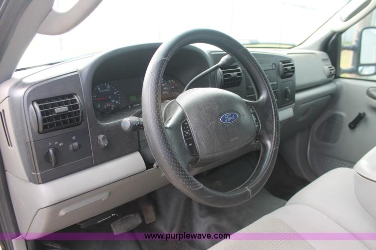 image for item H8146 2006 Ford F350 Super Duty XL Crew Cab pickup truck