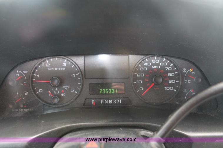 image for item H8146 2006 Ford F350 Super Duty XL Crew Cab pickup truck