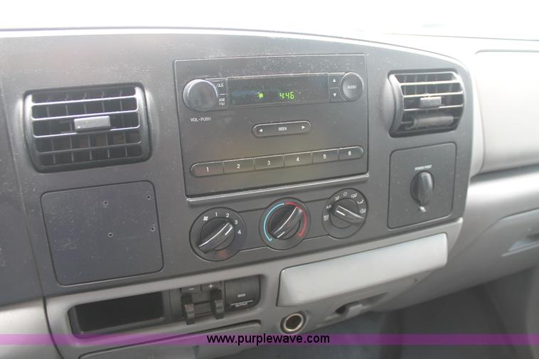 image for item H8146 2006 Ford F350 Super Duty XL Crew Cab pickup truck