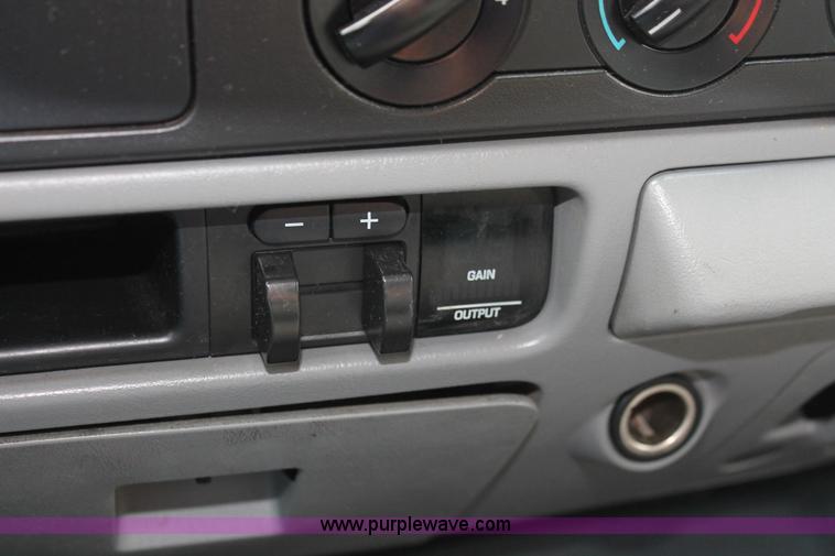 image for item H8146 2006 Ford F350 Super Duty XL Crew Cab pickup truck