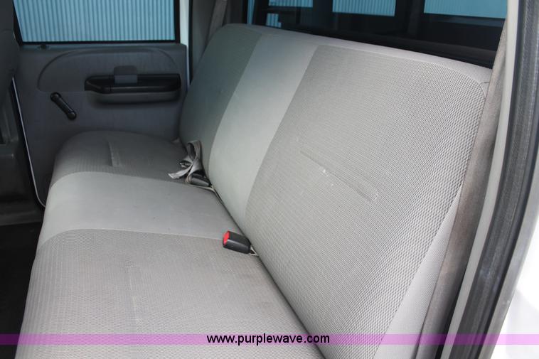 image for item H8146 2006 Ford F350 Super Duty XL Crew Cab pickup truck