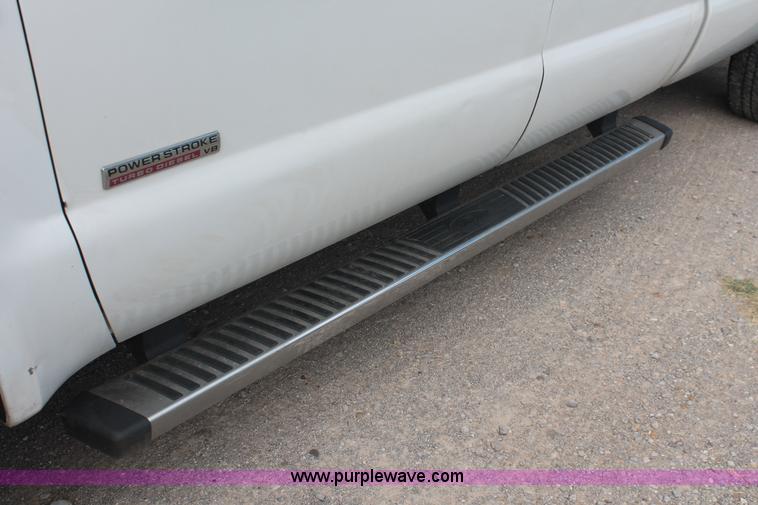image for item H8146 2006 Ford F350 Super Duty XL Crew Cab pickup truck