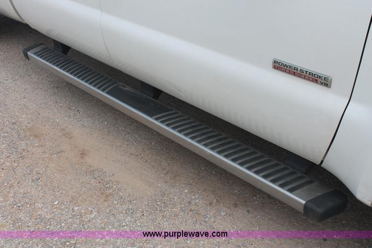 image for item H8146 2006 Ford F350 Super Duty XL Crew Cab pickup truck