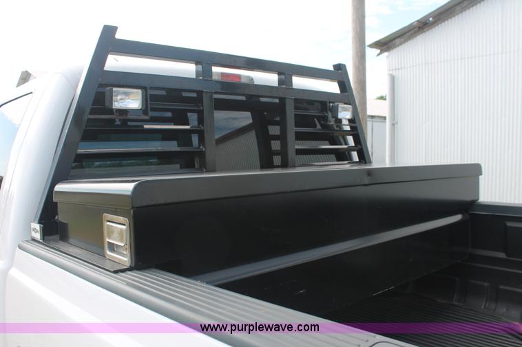 image for item H8146 2006 Ford F350 Super Duty XL Crew Cab pickup truck