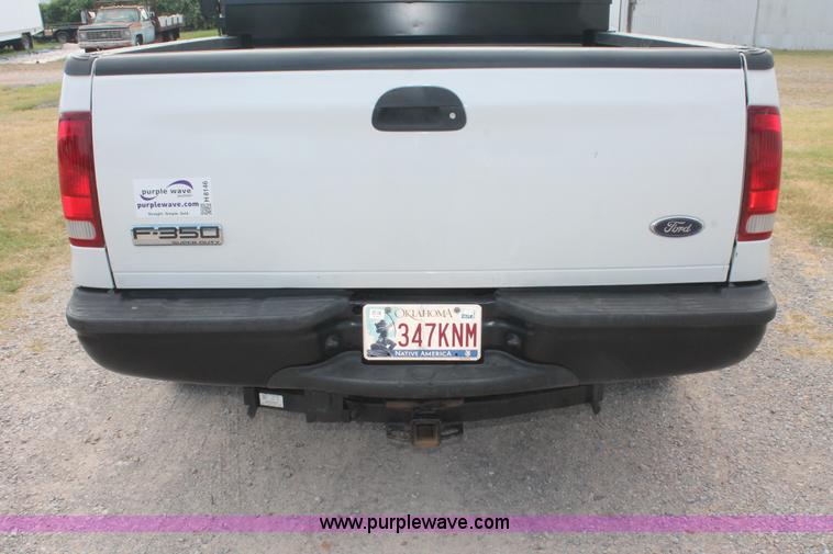 image for item H8146 2006 Ford F350 Super Duty XL Crew Cab pickup truck