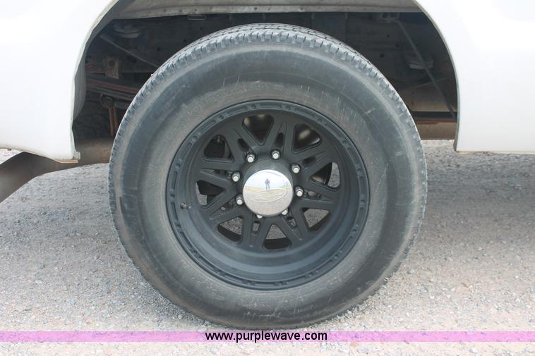 image for item H8146 2006 Ford F350 Super Duty XL Crew Cab pickup truck