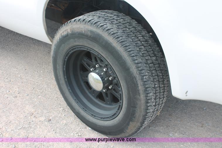 image for item H8146 2006 Ford F350 Super Duty XL Crew Cab pickup truck