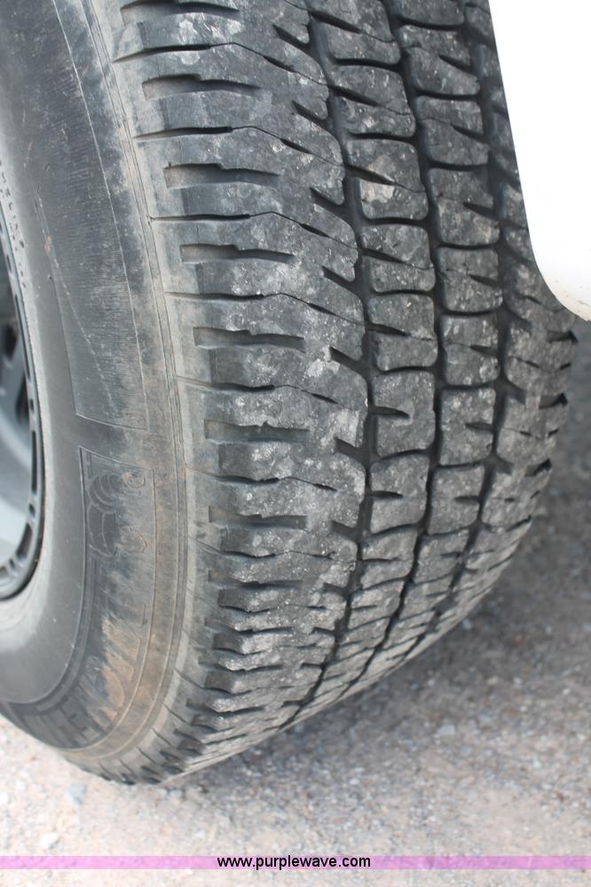 image for item H8146 2006 Ford F350 Super Duty XL Crew Cab pickup truck