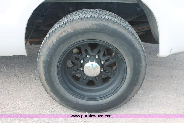 image for item H8146 2006 Ford F350 Super Duty XL Crew Cab pickup truck