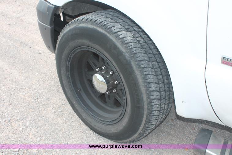 image for item H8146 2006 Ford F350 Super Duty XL Crew Cab pickup truck