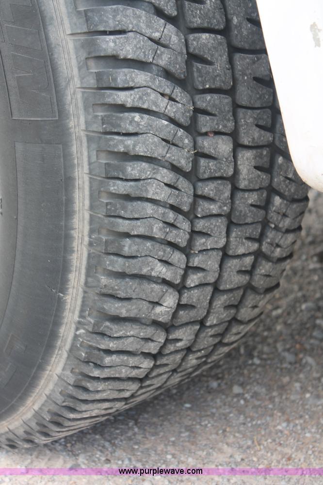 image for item H8146 2006 Ford F350 Super Duty XL Crew Cab pickup truck