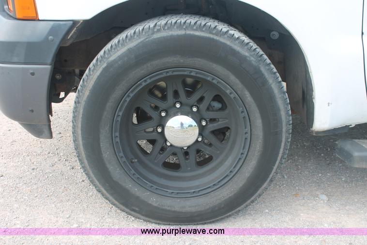 image for item H8146 2006 Ford F350 Super Duty XL Crew Cab pickup truck