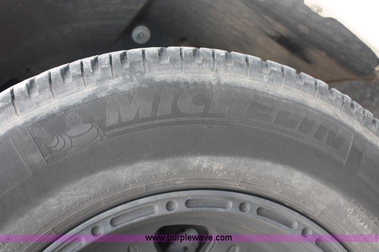 image for item H8146 2006 Ford F350 Super Duty XL Crew Cab pickup truck