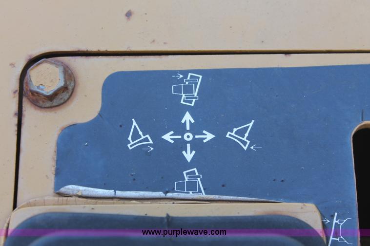 image for item H8195 1995 Vermeer Flex Track 75 cable plow