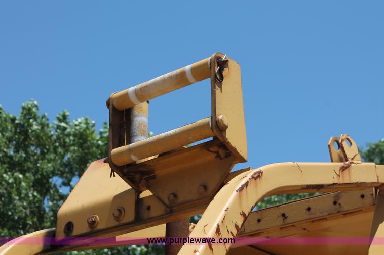 image for item H8195 1995 Vermeer Flex Track 75 cable plow