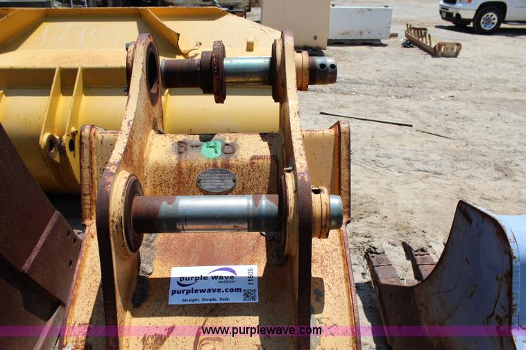 image for item I1505 2003 John Deere JD200 excavator bucket