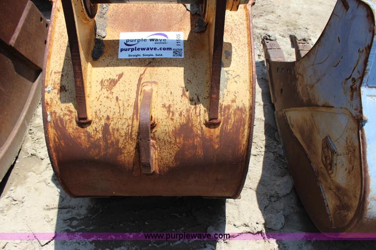 image for item I1505 2003 John Deere JD200 excavator bucket