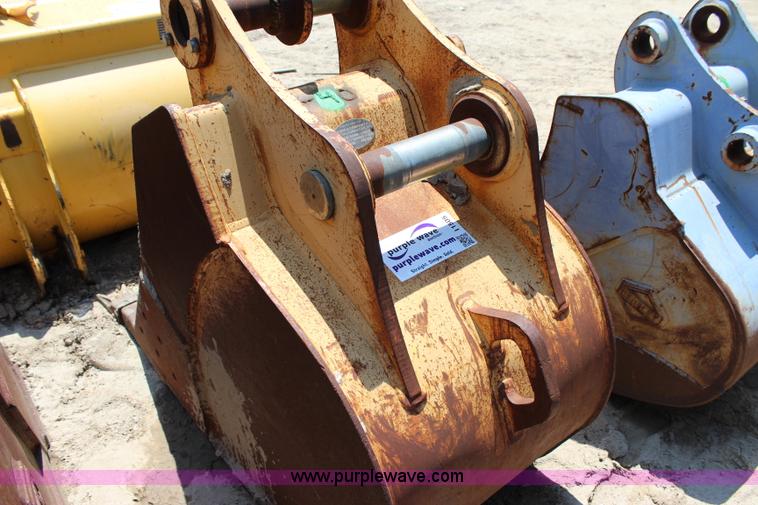 image for item I1505 2003 John Deere JD200 excavator bucket