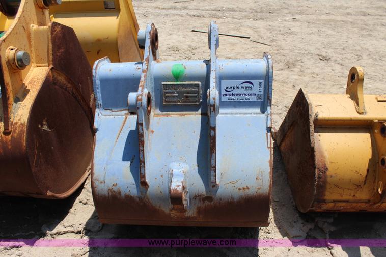 image for item I1506 Hensley excavator bucket