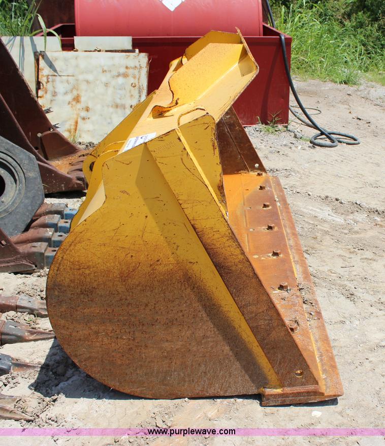 image for item I1510 Komatsu WA250 loader bucket