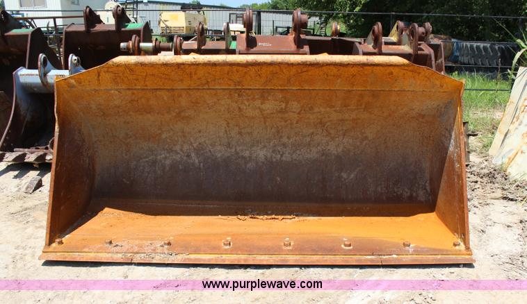 image for item I1510 Komatsu WA250 loader bucket