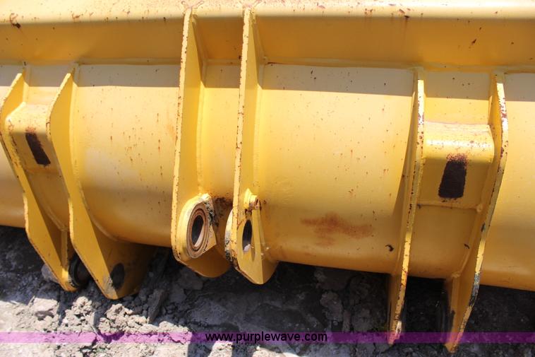 image for item I1510 Komatsu WA250 loader bucket