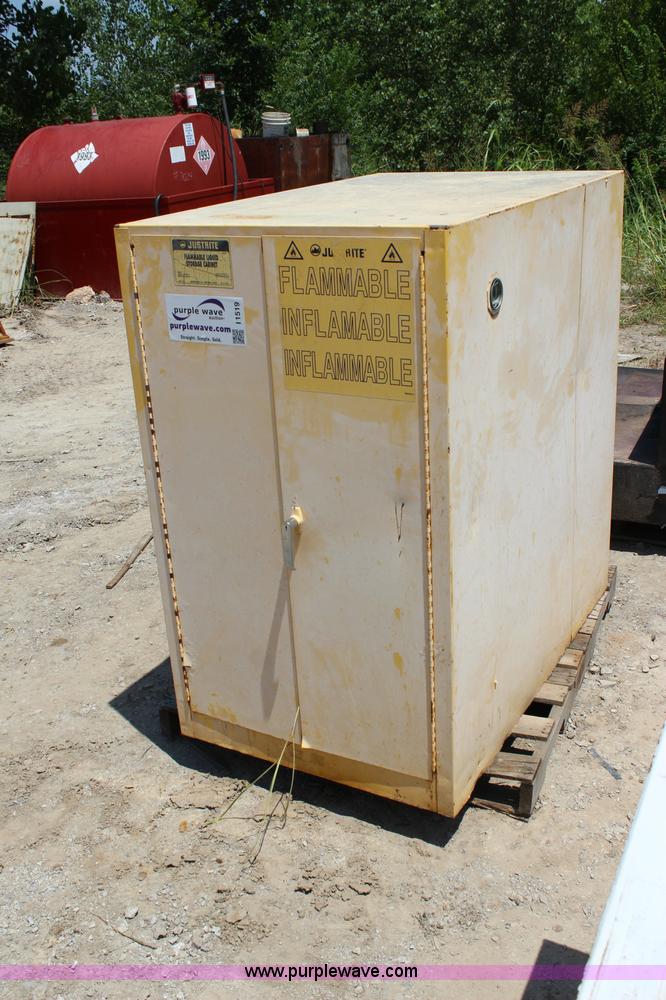 image for item I1519 Just-Rite storage locker