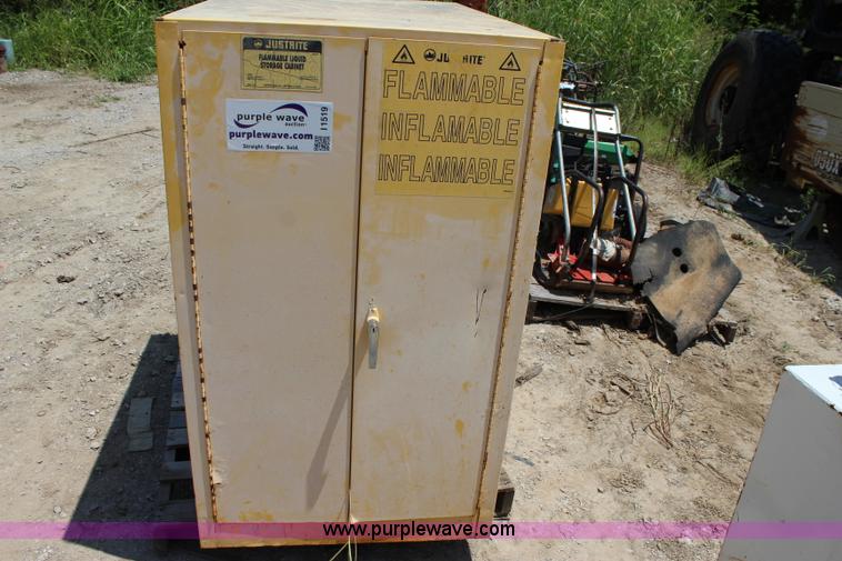 image for item I1519 Just-Rite storage locker