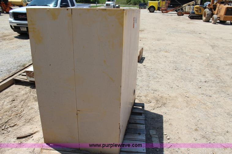 image for item I1519 Just-Rite storage locker