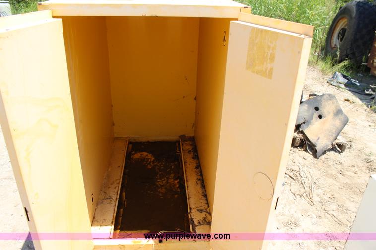 image for item I1519 Just-Rite storage locker